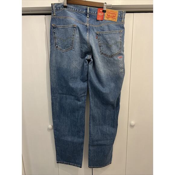 Levis 550 NWT Relaxed Fit Jeans Medium Wash Blue Denim Size 36x36 NEW, MSRP $60 - Picture 1 of 12